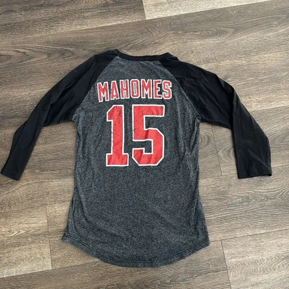Kansas City Chiefs 3/4 sleeve shirt. Women’s size S.  Patrick Mahomes, 15. - Picture 5 of 5